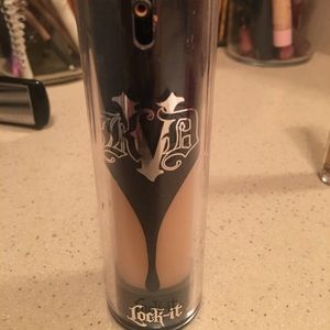 Kat Von D foundation . Medium 53 warm